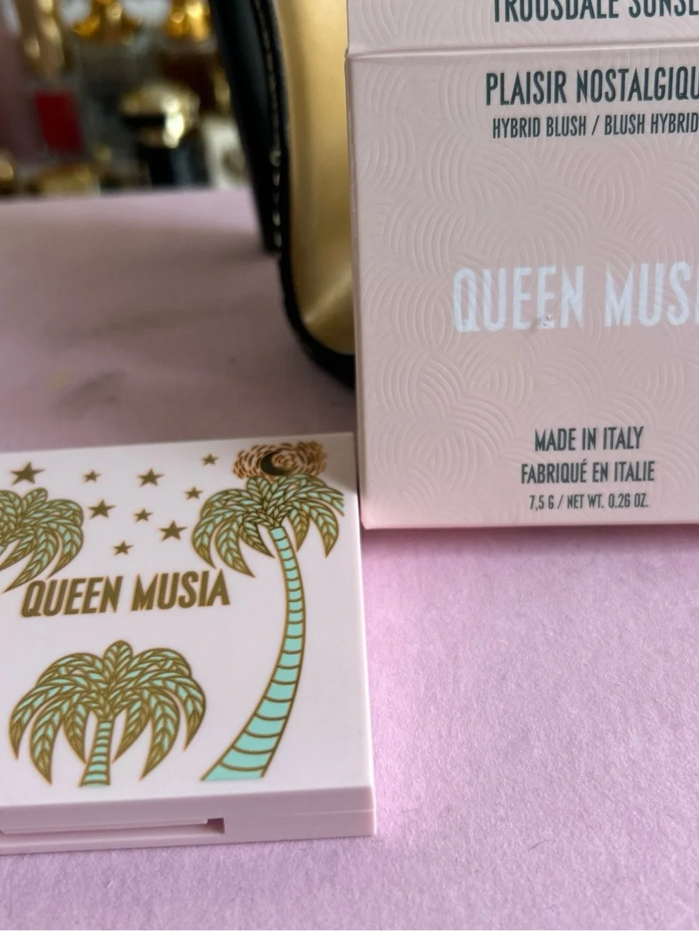 Queen Musia Trousdale Sunset Hybrid Blush -